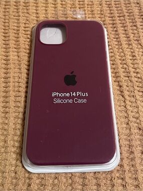 Apple iPhone 14 Plus Silicone Case - Plum